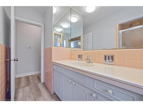 40 Bertram Drive, Dundas, ON - Indoor Photo Showing Bathroom