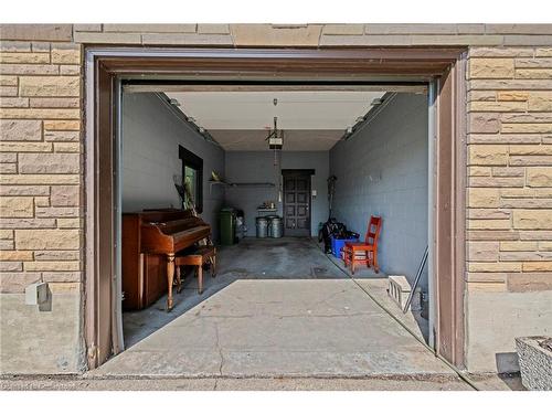 40 Bertram Drive, Dundas, ON -  Photo Showing Garage