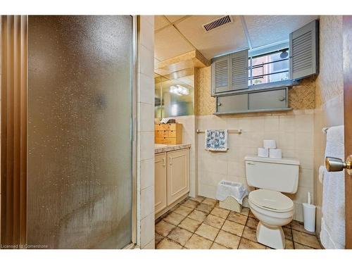 40 Bertram Drive, Dundas, ON - Indoor Photo Showing Bathroom