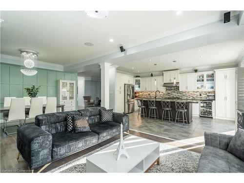 30 Ascoli Drive, Hamilton, ON - Indoor Photo Showing Living Room