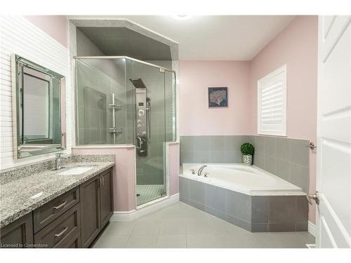 30 Ascoli Drive, Hamilton, ON - Indoor Photo Showing Bathroom