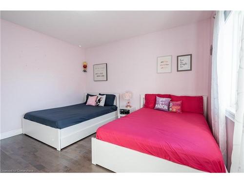 30 Ascoli Drive, Hamilton, ON - Indoor Photo Showing Bedroom