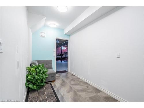 30 Ascoli Drive, Hamilton, ON - Indoor Photo Showing Other Room