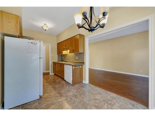 109-416 Limeridge Road E, Hamilton, ON - Indoor Photo Showing Kitchen