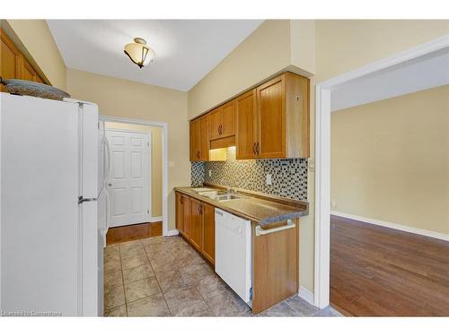 109-416 Limeridge Road E, Hamilton, ON - Indoor Photo Showing Kitchen