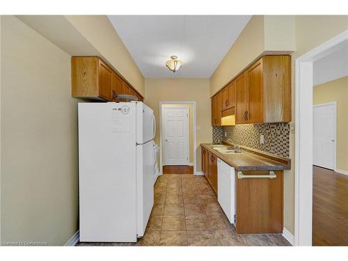 109-416 Limeridge Road E, Hamilton, ON - Indoor Photo Showing Kitchen