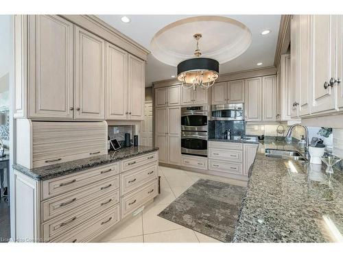 2W-174 Mountain Park Avenue, Hamilton, ON - Indoor Photo Showing Kitchen