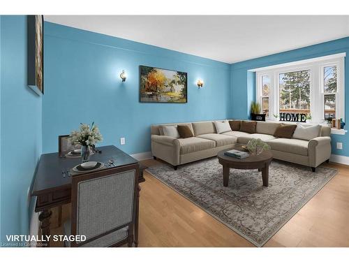 15 Verdun Avenue, St. Catharines, ON - Indoor Photo Showing Living Room