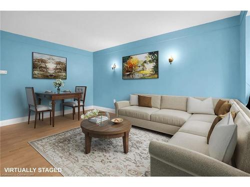 15 Verdun Avenue, St. Catharines, ON - Indoor Photo Showing Living Room