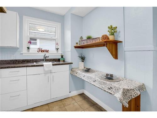 15 Verdun Avenue, St. Catharines, ON - Indoor Photo Showing Kitchen