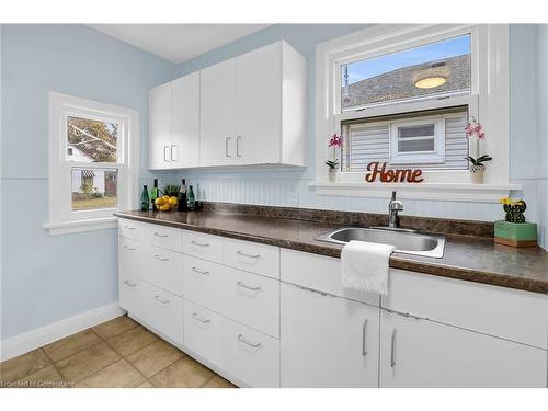 15 Verdun Avenue, St. Catharines, ON - Indoor Photo Showing Kitchen