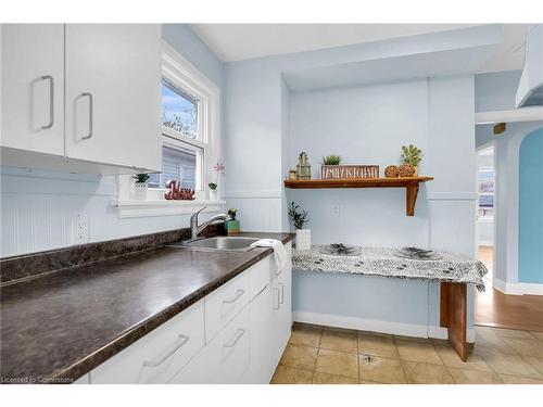 15 Verdun Avenue, St. Catharines, ON - Indoor Photo Showing Kitchen