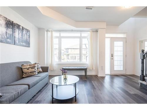 68-61 Soho Street Street, Stoney Creek, ON - Indoor Photo Showing Living Room