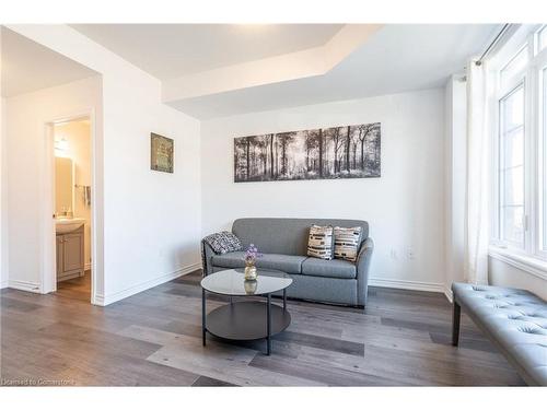 68-61 Soho Street Street, Stoney Creek, ON - Indoor Photo Showing Living Room