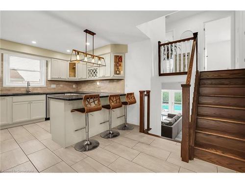 18 Merritt Crescent, Grimsby, ON - Indoor Photo Showing Kitchen