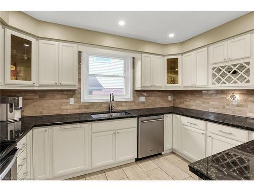 18 Merritt Crescent, Grimsby, ON - Indoor Photo Showing Kitchen With Double Sink