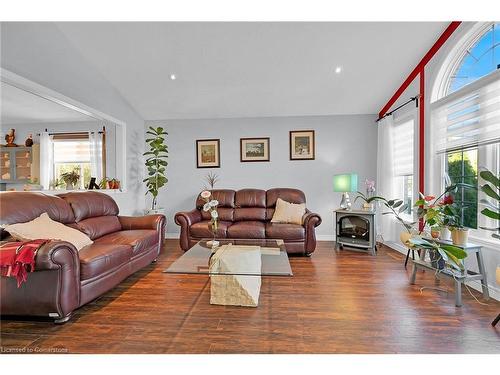 115 Provident Way, Mount Hope, ON - Indoor Photo Showing Living Room