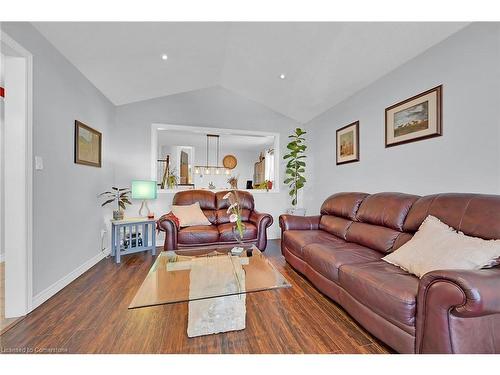 115 Provident Way, Mount Hope, ON - Indoor Photo Showing Living Room