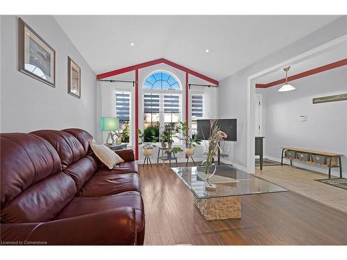 115 Provident Way, Mount Hope, ON - Indoor Photo Showing Living Room