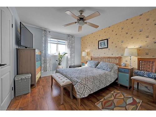 115 Provident Way, Mount Hope, ON - Indoor Photo Showing Bedroom