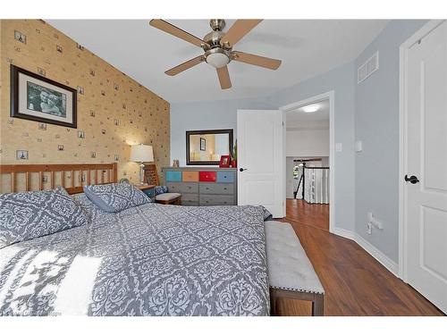 115 Provident Way, Mount Hope, ON - Indoor Photo Showing Bedroom