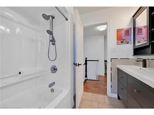 115 Provident Way, Mount Hope, ON - Indoor Photo Showing Bathroom