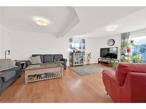 115 Provident Way, Mount Hope, ON - Indoor Photo Showing Living Room