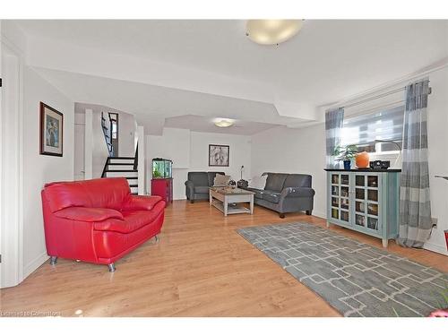 115 Provident Way, Mount Hope, ON - Indoor Photo Showing Living Room