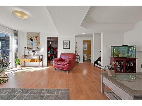 115 Provident Way, Mount Hope, ON - Indoor Photo Showing Living Room