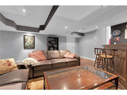 115 Provident Way, Mount Hope, ON - Indoor Photo Showing Living Room