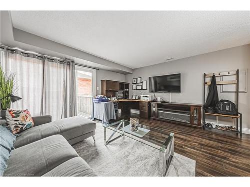 3-266 Limeridge Road E, Hamilton, ON - Indoor Photo Showing Living Room