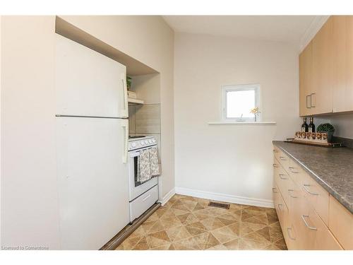 4 Mildred Avenue, St. Catharines, ON - Indoor Photo Showing Kitchen