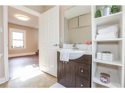 4 Mildred Avenue, St. Catharines, ON - Indoor Photo Showing Bathroom