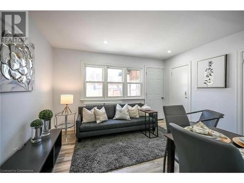 Main-719 Barton Street E, Hamilton, ON - Indoor Photo Showing Living Room