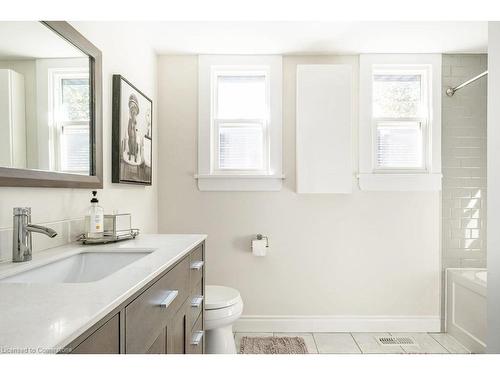 38 Kipling Road, Hamilton, ON - Indoor Photo Showing Bathroom