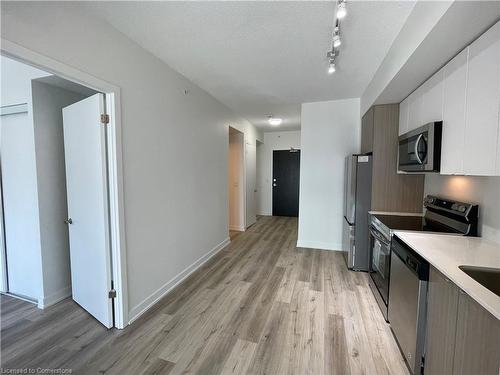 C419-5260 Dundas Street, Burlington, ON - Indoor Photo Showing Kitchen