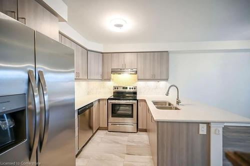 104 Frost Court, Milton, ON - Indoor Photo Showing Kitchen With Double Sink With Upgraded Kitchen