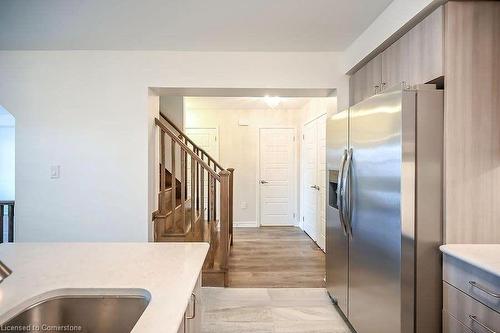 104 Frost Court, Milton, ON - Indoor Photo Showing Kitchen