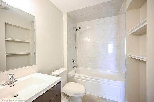 104 Frost Court, Milton, ON - Indoor Photo Showing Bathroom