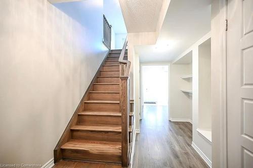 104 Frost Court, Milton, ON - Indoor Photo Showing Other Room