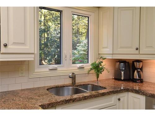 10 Jerome Park Drive, Dundas, ON - Indoor Photo Showing Kitchen With Double Sink