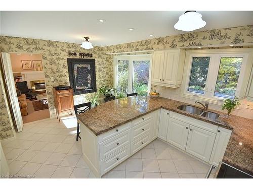 10 Jerome Park Drive, Dundas, ON - Indoor Photo Showing Kitchen With Double Sink