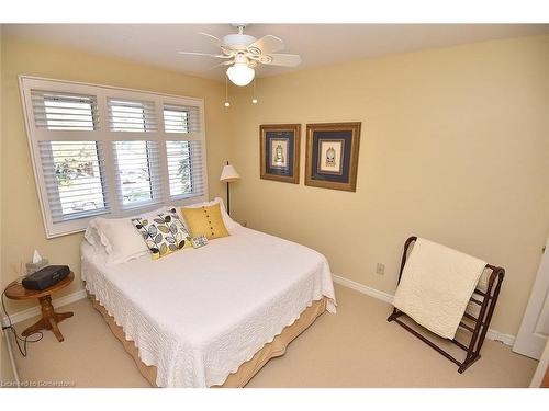 10 Jerome Park Drive, Dundas, ON - Indoor Photo Showing Bedroom