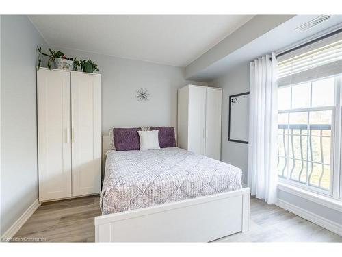 410-2085 Appleby Line, Burlington, ON - Indoor Photo Showing Bedroom