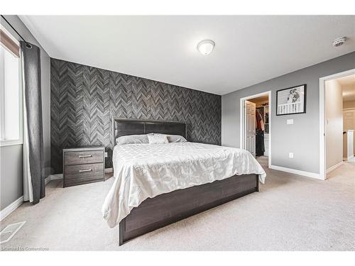 208 Lormont Boulevard, Stoney Creek, ON - Indoor Photo Showing Bedroom