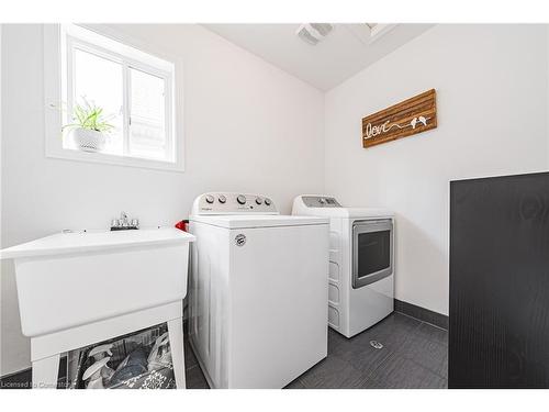 208 Lormont Boulevard, Stoney Creek, ON - Indoor Photo Showing Laundry Room