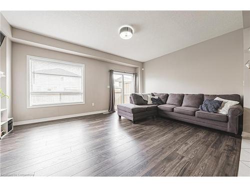 208 Lormont Boulevard, Stoney Creek, ON - Indoor Photo Showing Living Room