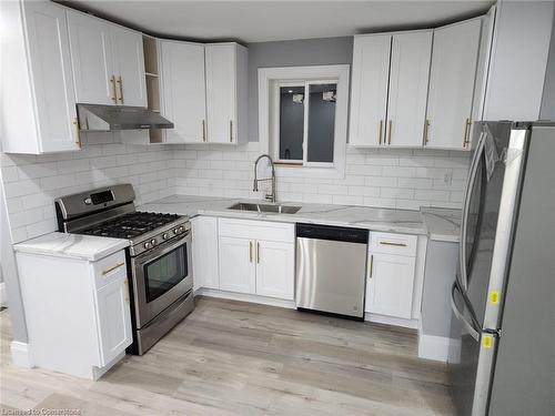 25 West 3Rd Street, Hamilton, ON - Indoor Photo Showing Kitchen With Upgraded Kitchen