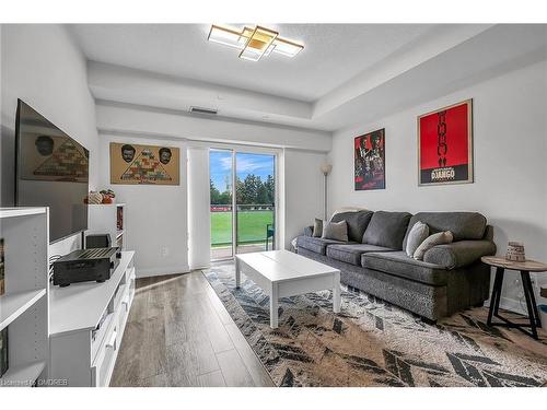 303-16 Markle Crescent, Ancaster, ON - Indoor Photo Showing Living Room