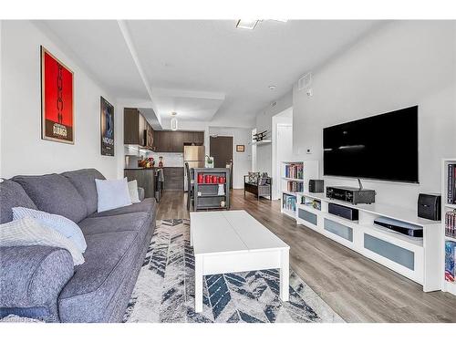 303-16 Markle Crescent, Ancaster, ON - Indoor Photo Showing Living Room